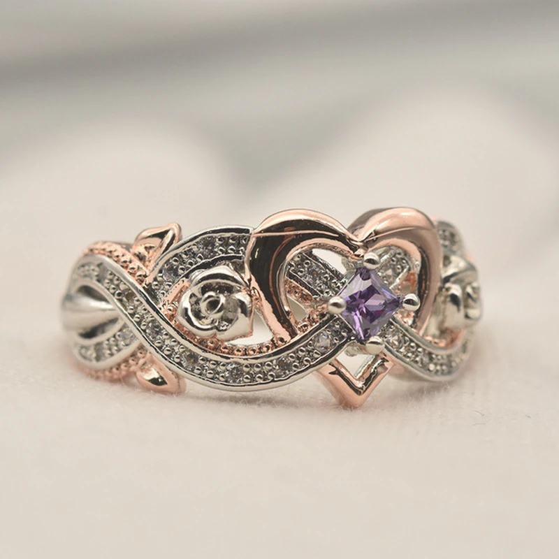 Elegant, shiny heart ring made of rose gold