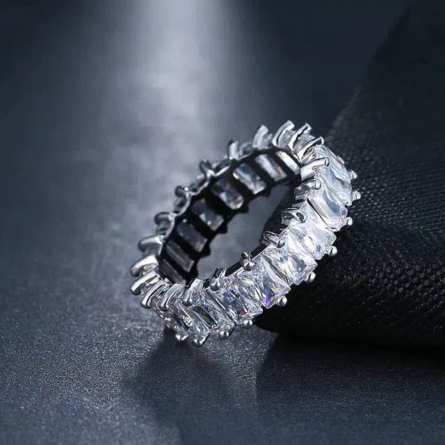 Luxurious Zirconia Ring in Gold and Silver