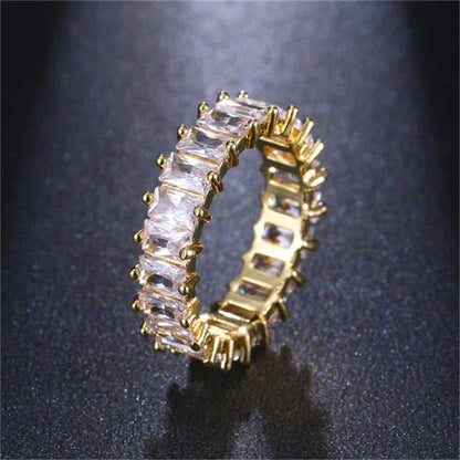 Luxurious Zirconia Ring in Gold and Silver