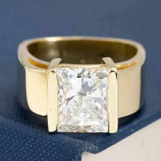 Vintage Ring in Princess Cut