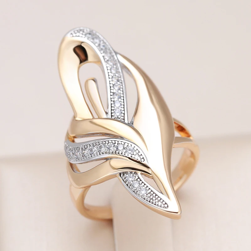 Elegant gold ring with peaks