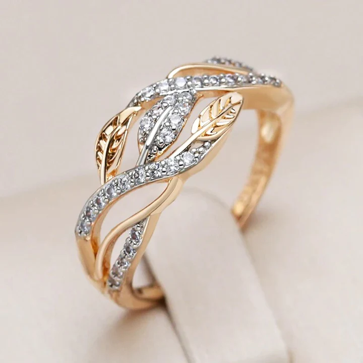 Elegant ring with radiant leaves