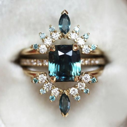 Vintage Brilliant Blue Bluish Crystals Ring