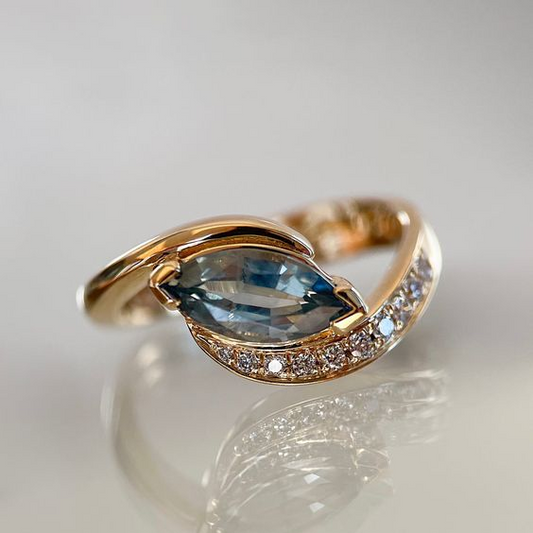 Vintage Brilliant Blue Crystal Ring